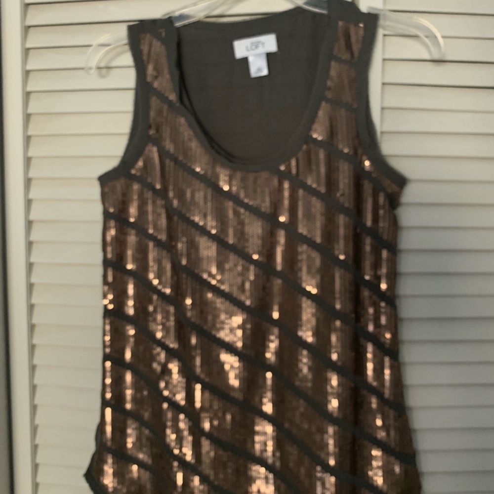 Loft gray & bronze sequin t-shirt. Sz XS